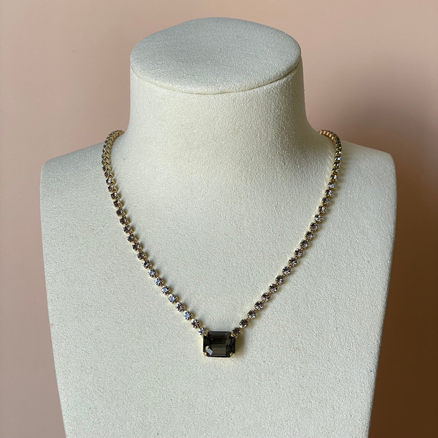 COLLAR OCTAGON GRIS -G