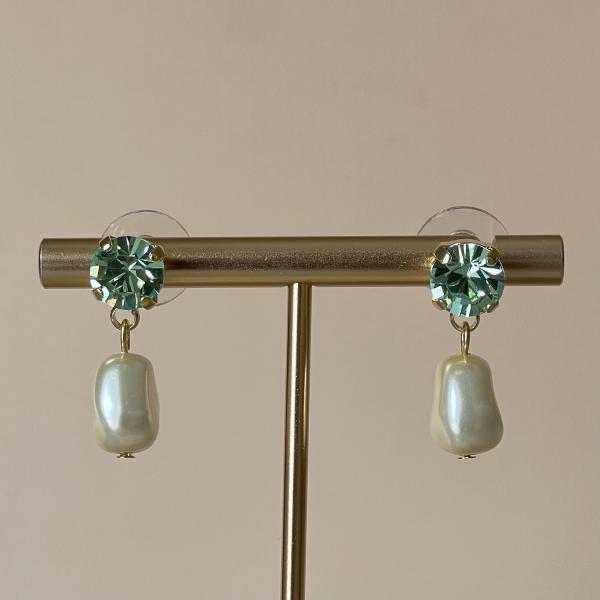 ARETES MINI PERLA CON CRISTAL VERDE
