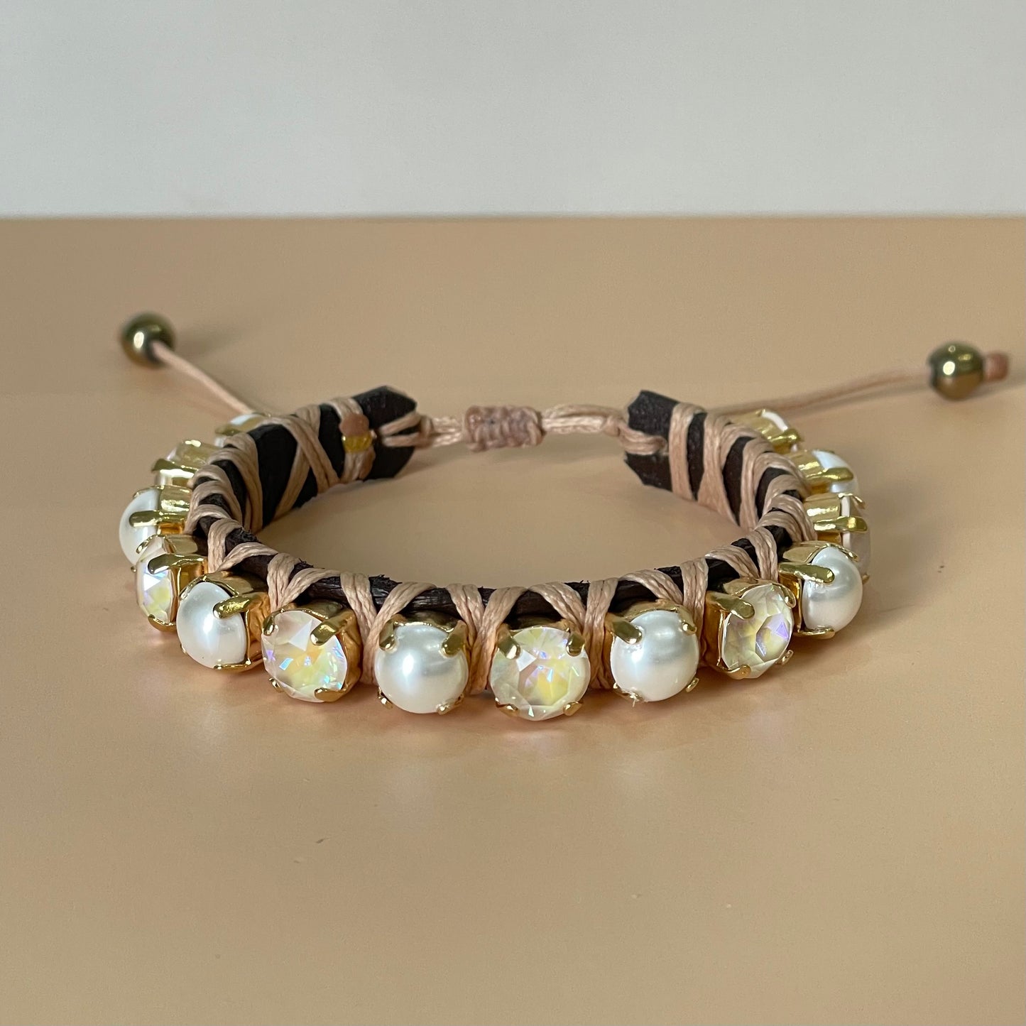 PULSERA FAVORITA PERLA Y CRISTAL TORNASOL -HC