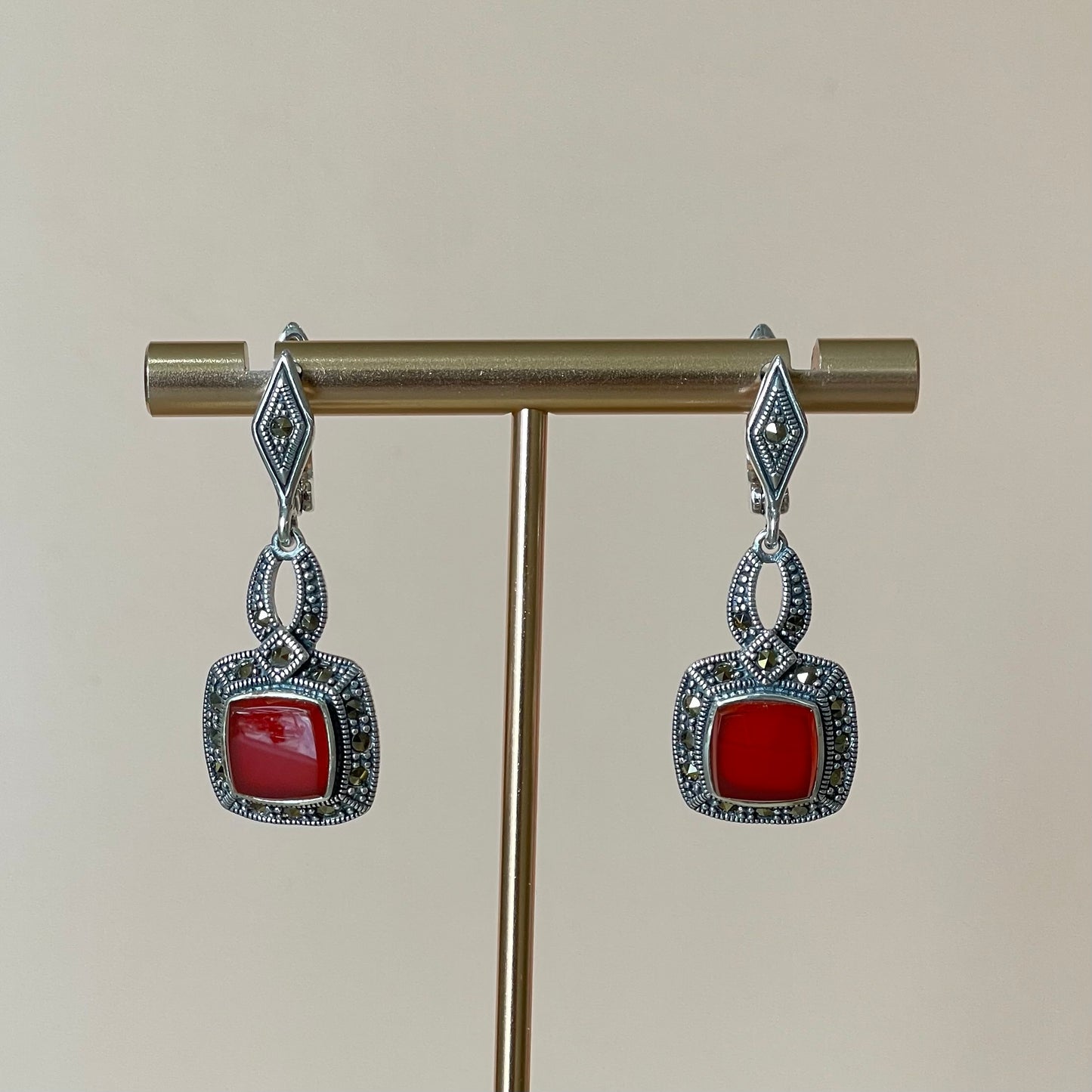 ARETES SILENCE CARNELIAN