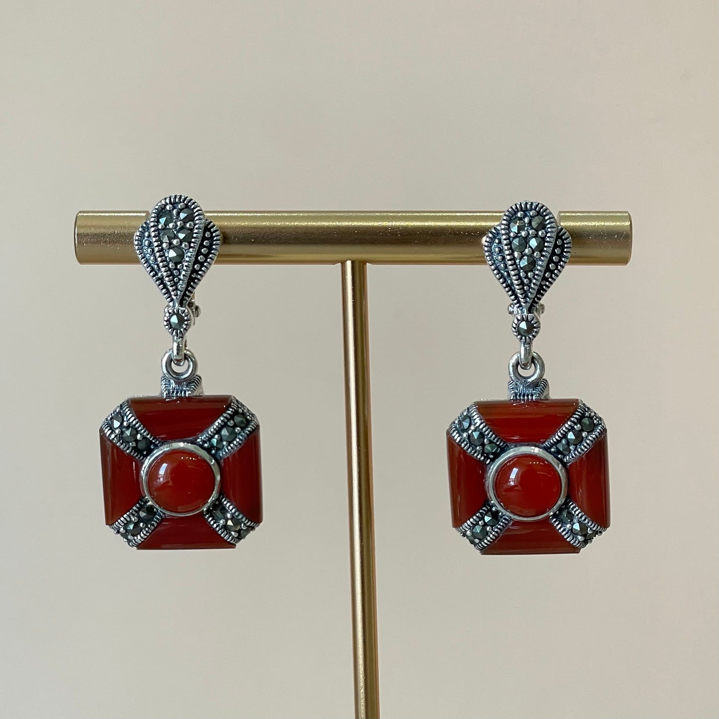 ARETES ESSENCE RED
