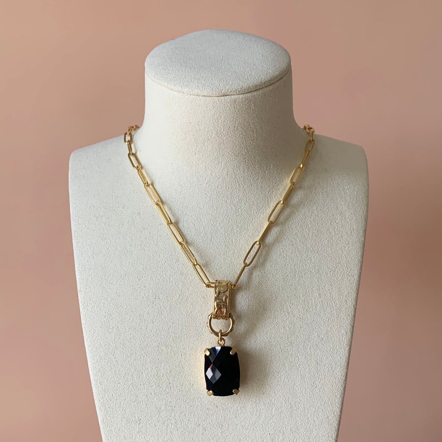 COLLAR CRISTAL NEGRO