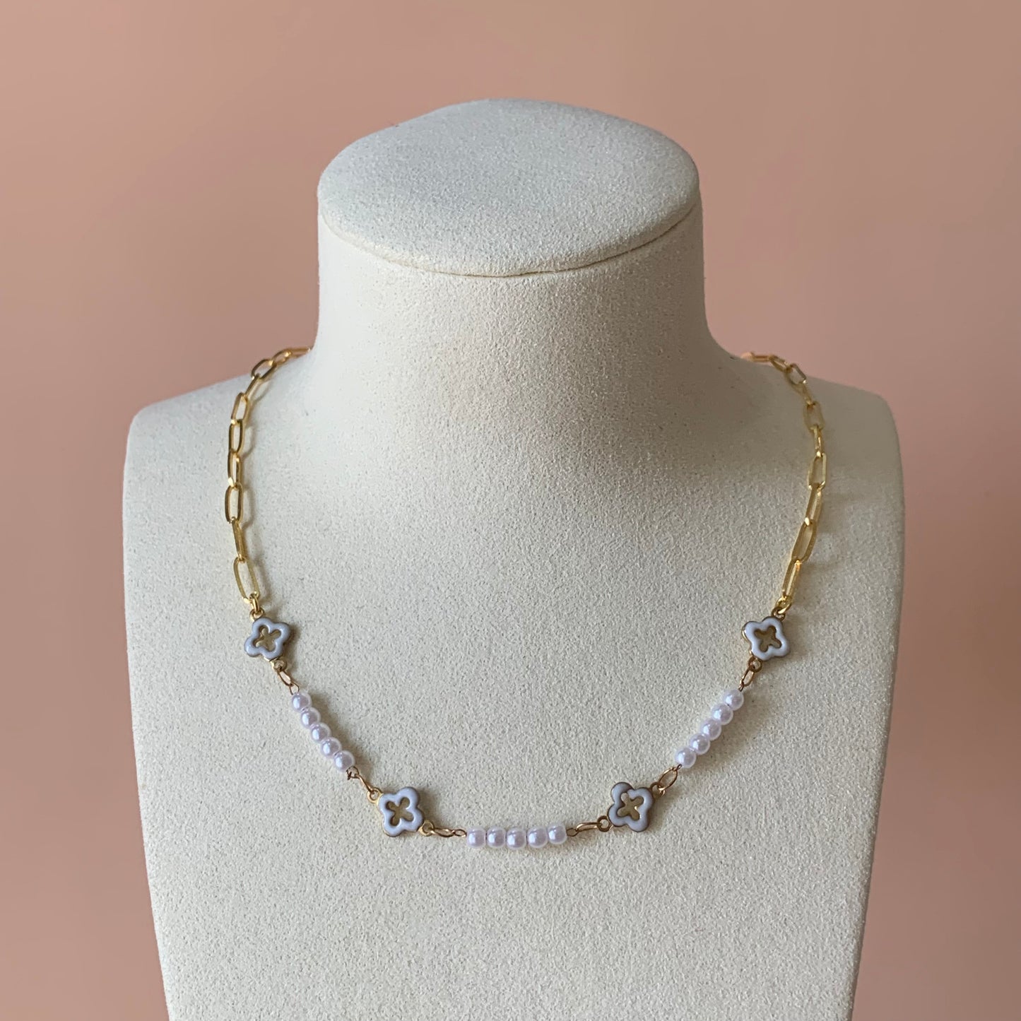COLLAR LOTUS CON PERLITA Y CADENA