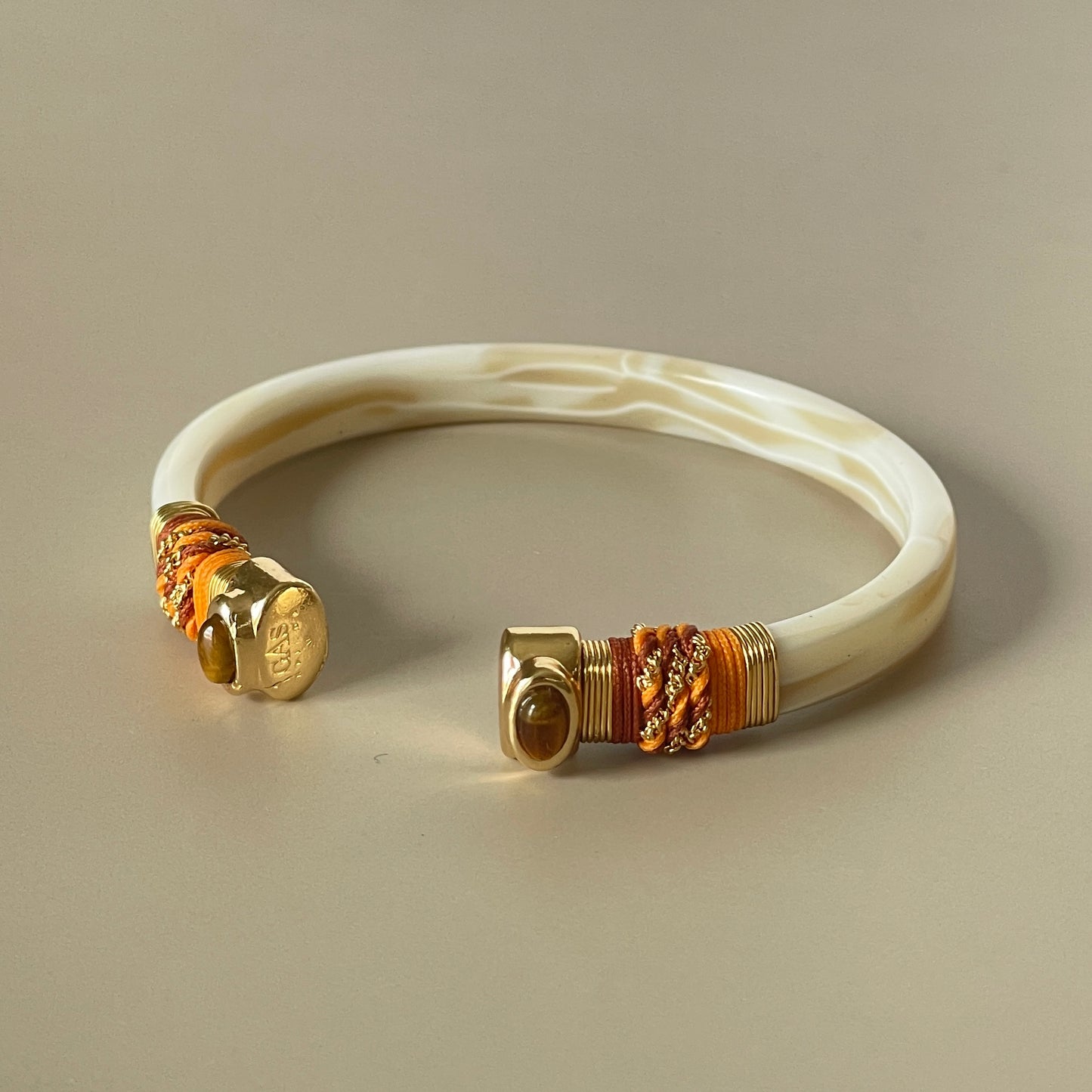 BRAZALETE SARINA -TIGER EYE IVORY
