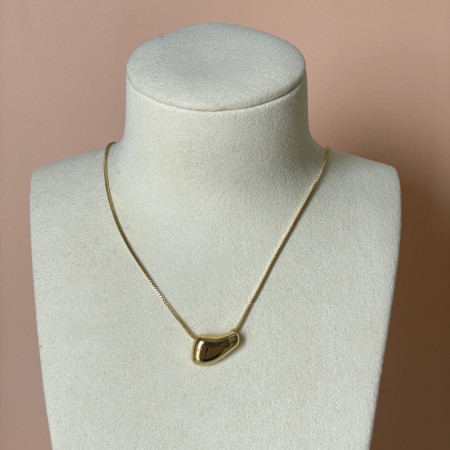 COLLAR DIJE CON FORMA GOLD