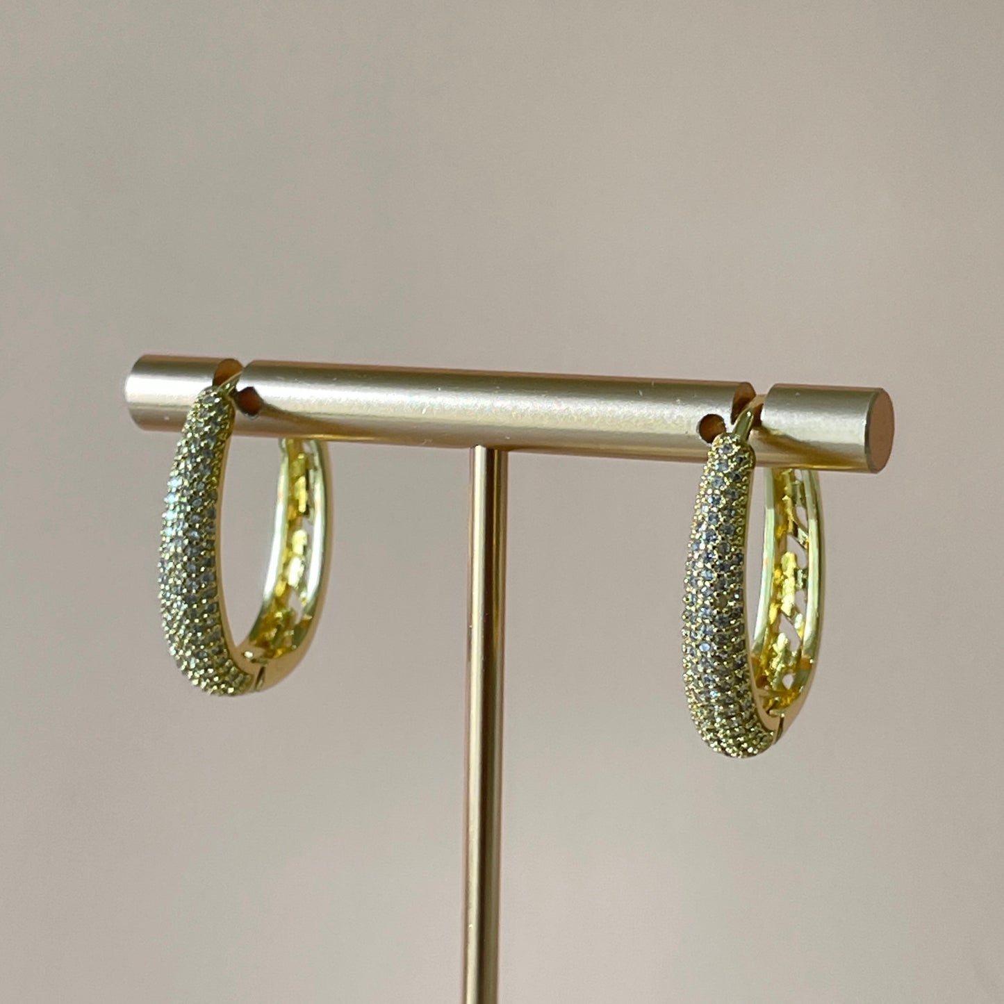 ARRACADAS OVALADAS CON CRISTAL