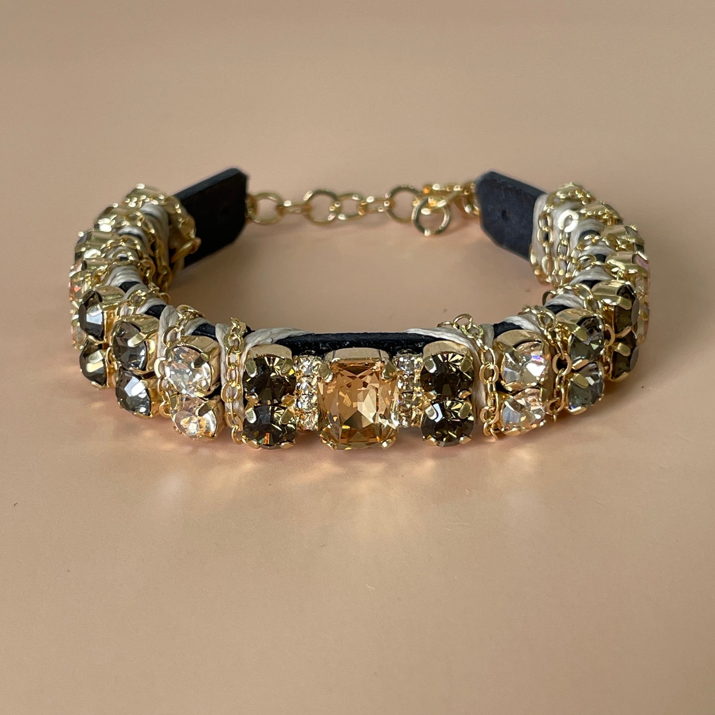 PULSERA BRUSELAS CON CADENA CRISTAL VINO Y DORADO