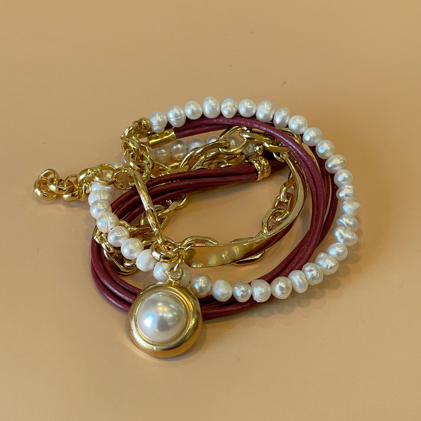 PULSERA MADRID TINTA CON PERLAS Y CADENA