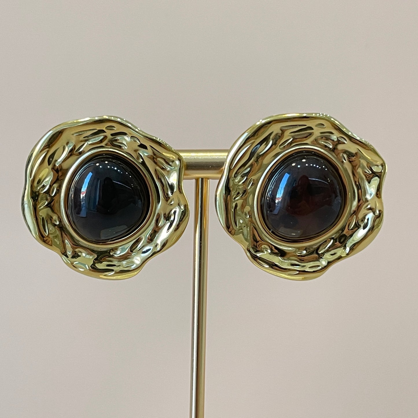 ARETES AVAD CON PIEDRA CAFE