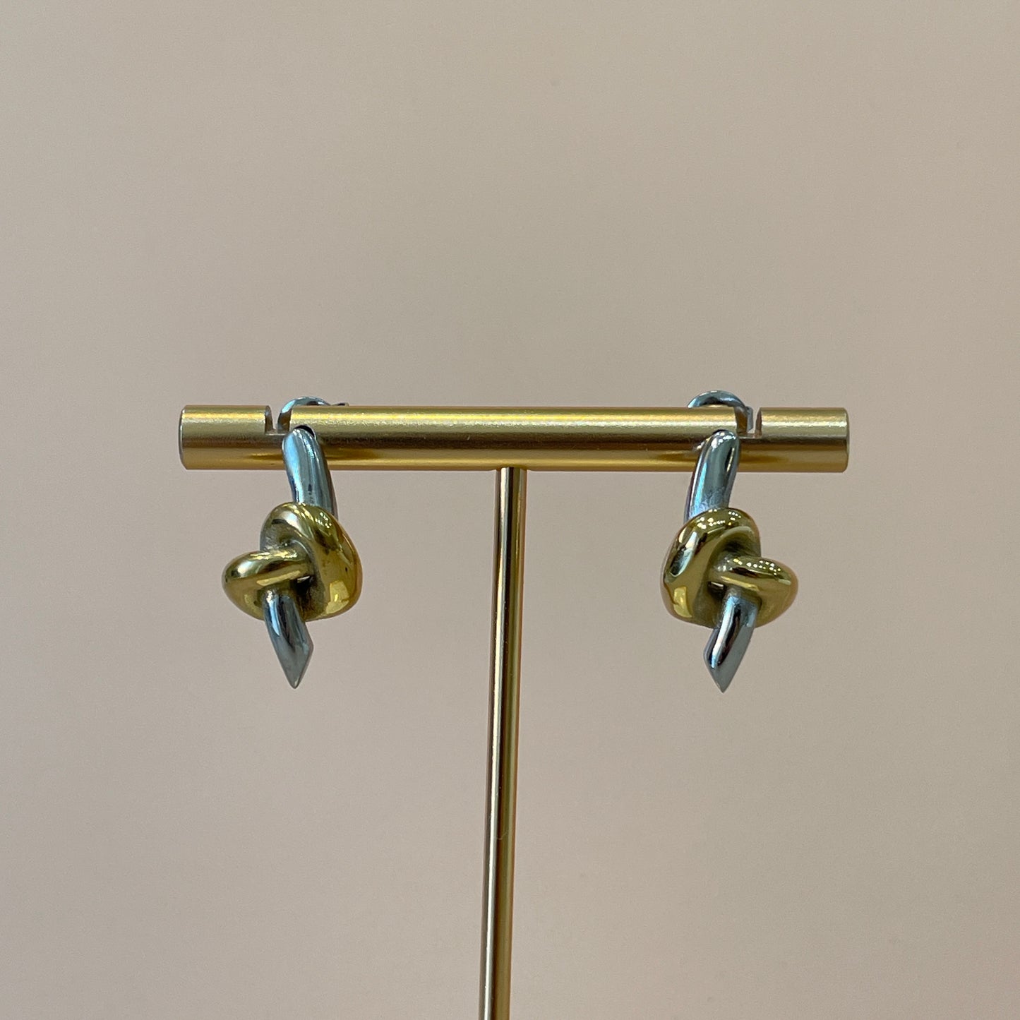 ARETES NUDO SILVER GOLD