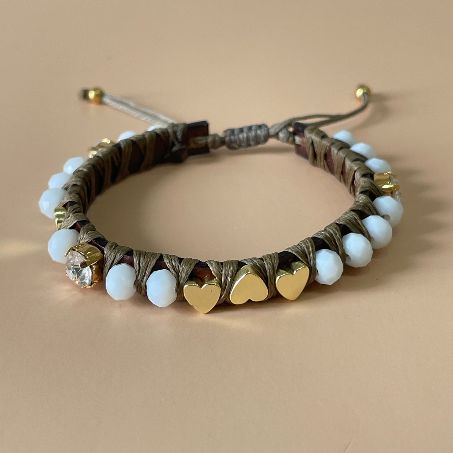 PULSERA FAVORITA MINI CON PIEDRA BLANCA Y CORAZONES -HC