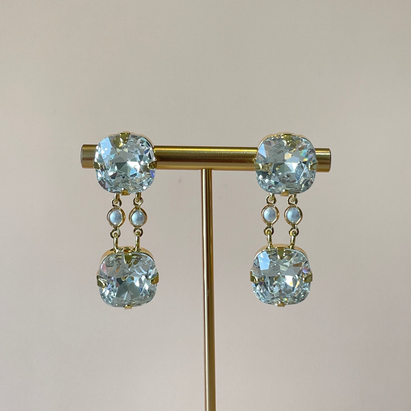 ARETES ANTIQUE CLEAR