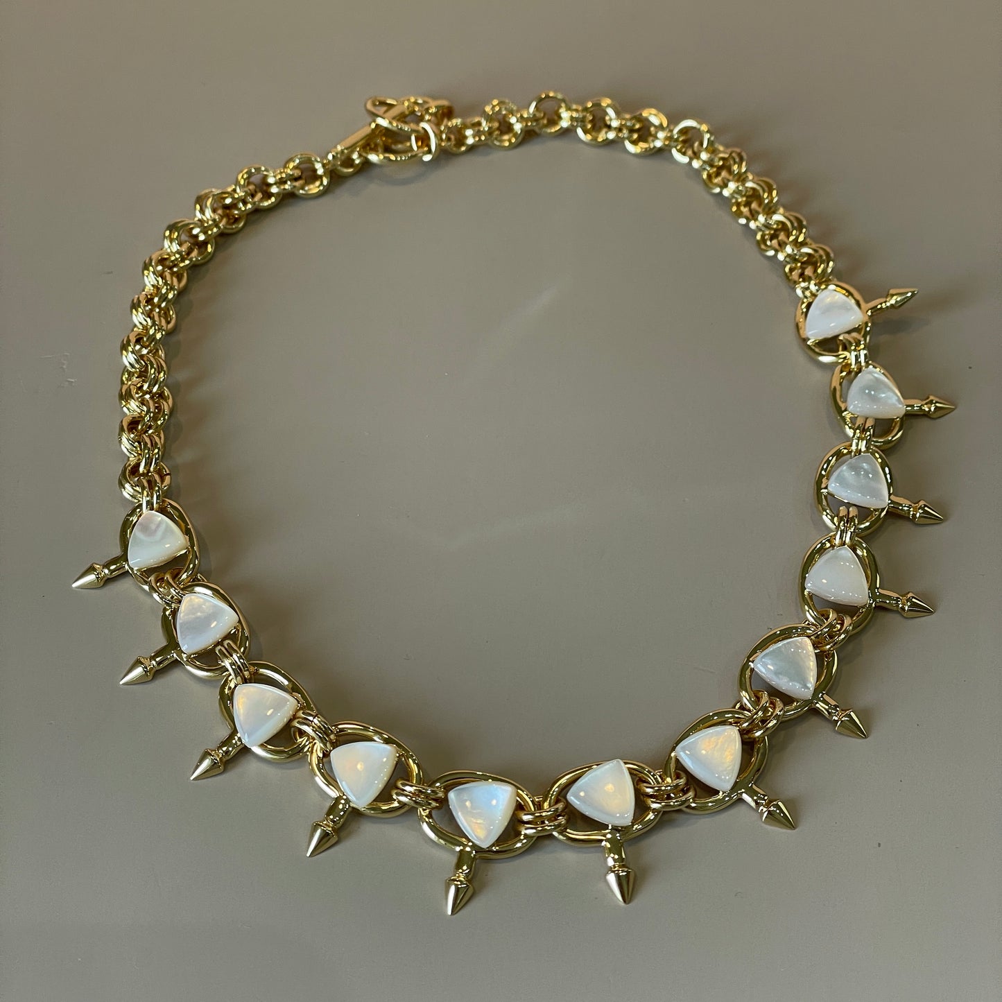 COLLAR EROS AURORA MADRE PERLA