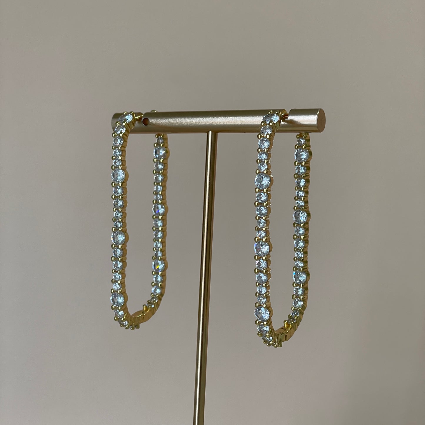 ARRACADAS OVALADAS CON CRISTAL