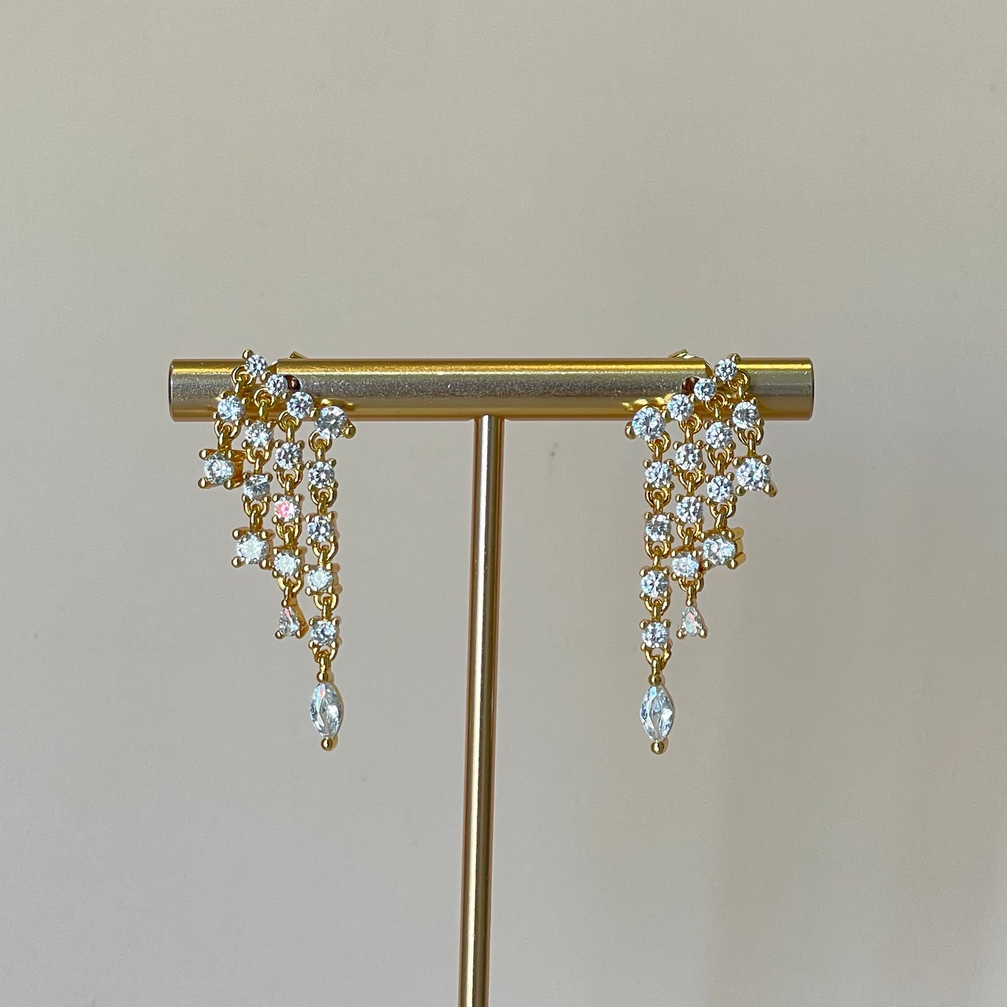 ARETES CASCADA CADENA GOLD