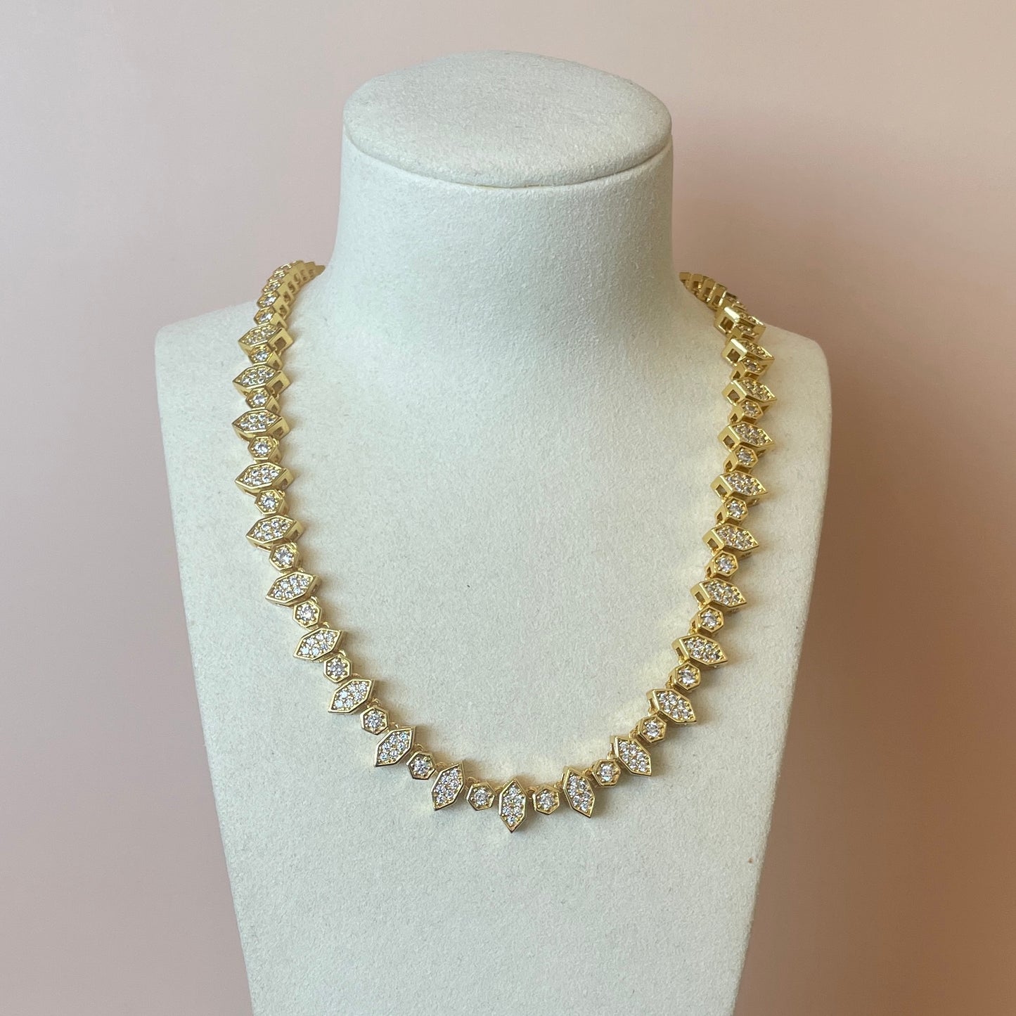 COLLAR HEXAGONO CON CRISTAL