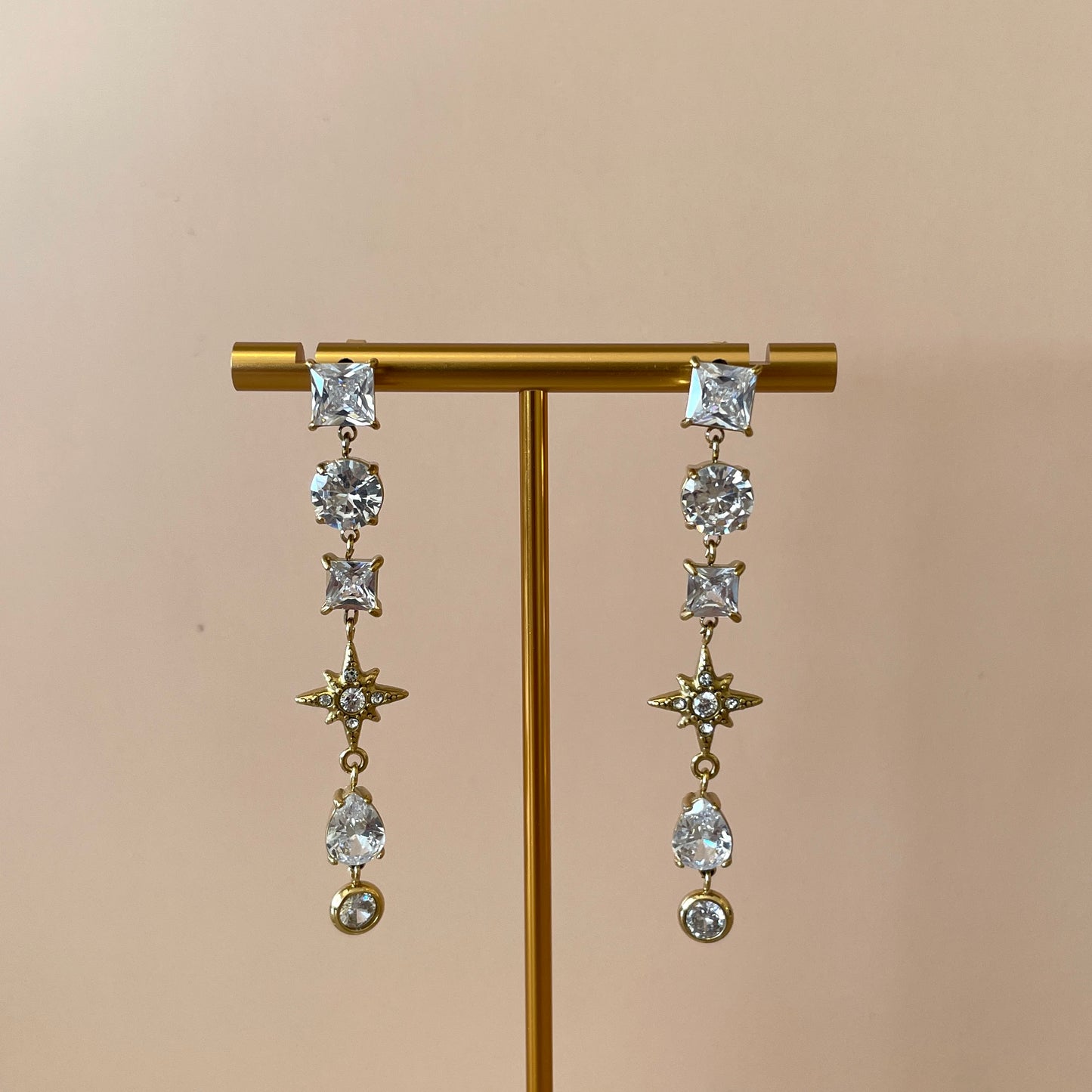 ARETE LARGO ESTRELLA GOLD -PIEDRAS CLEAR