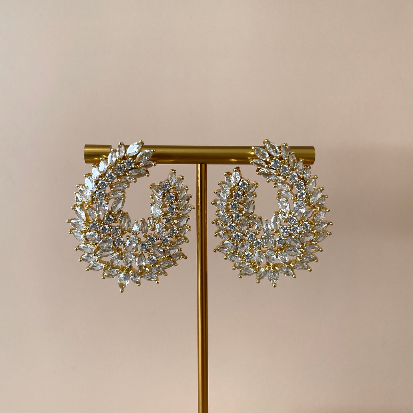 ARETES TIPO MEDIA LUNA CON CIRCONIAS