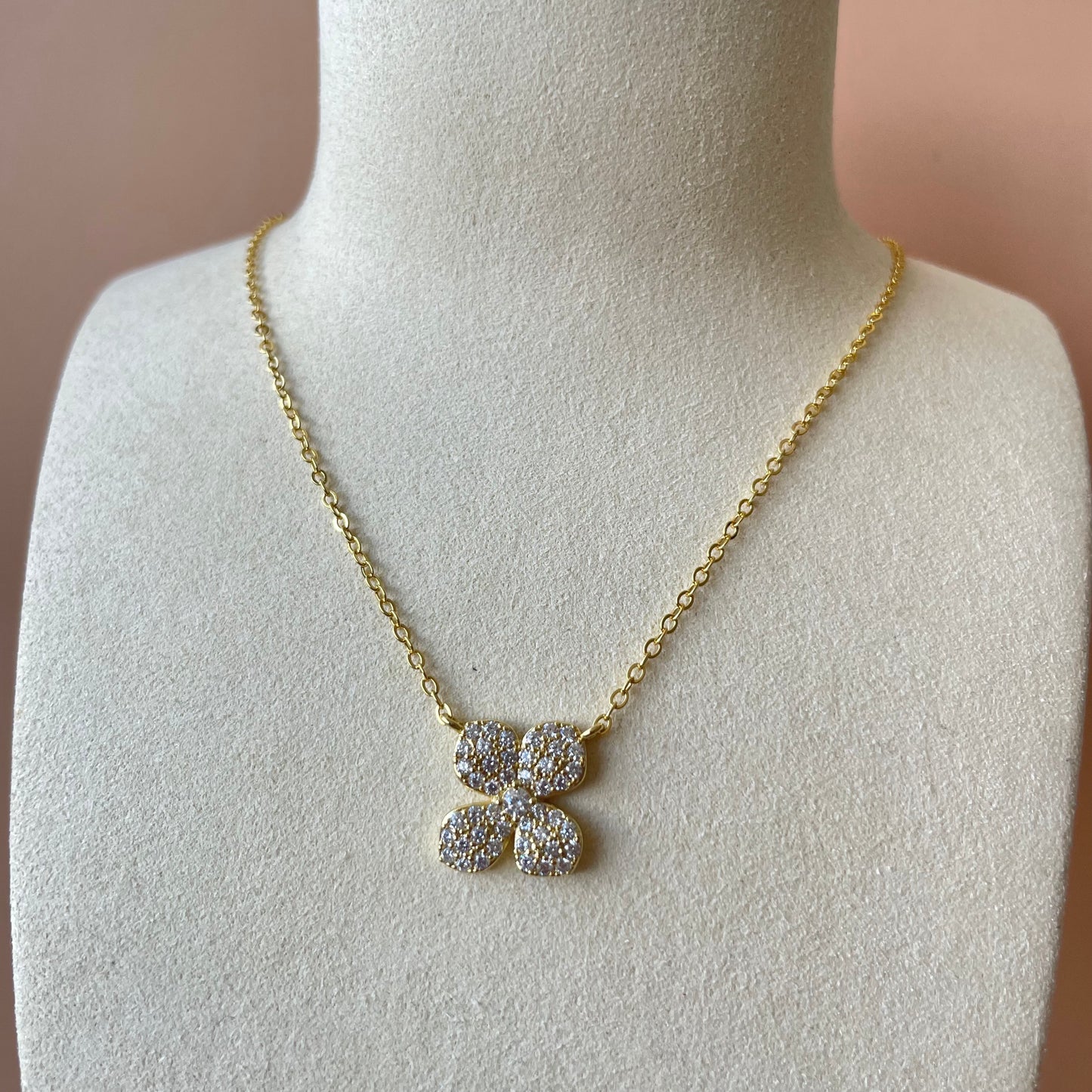 COLLAR FLOR CUATRO PETALOS GRANDES GOLD