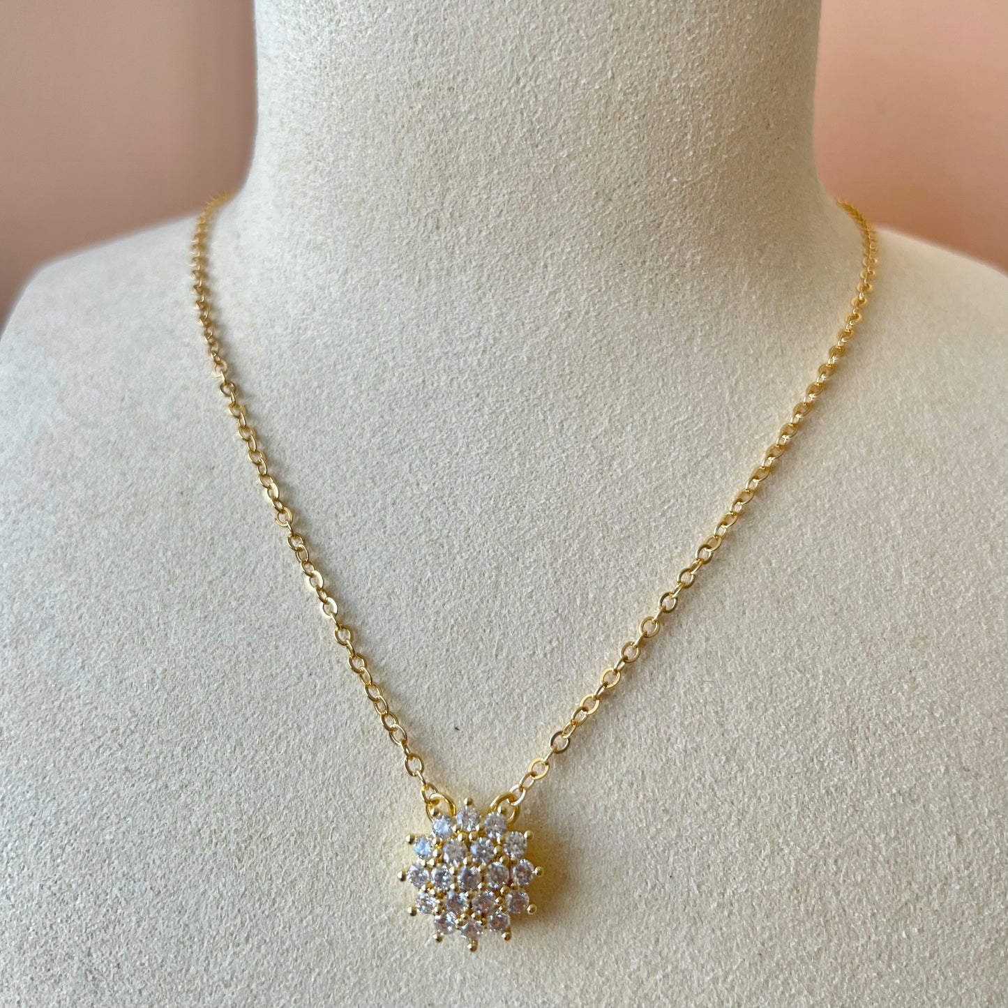 COLLAR FLOR GRANDE DE 3 HILERAS PIEDRAS CLEAR