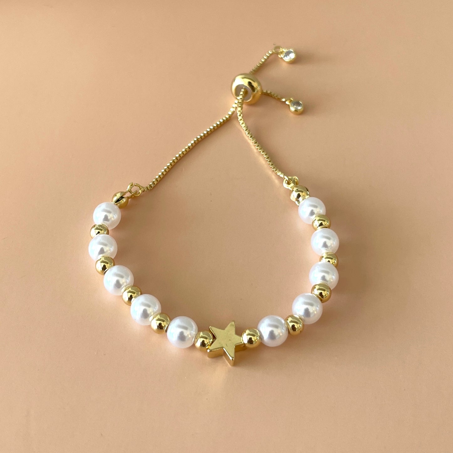 PULSERA AJUSTABLE PERLAS Y ESTRELLA
