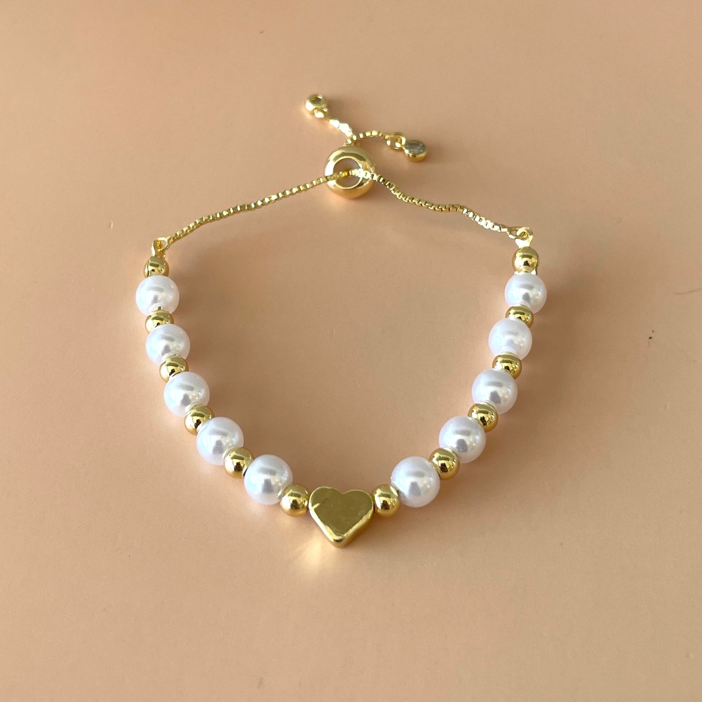 PULSERA AJUSTABLE PERLAS Y CORAZON