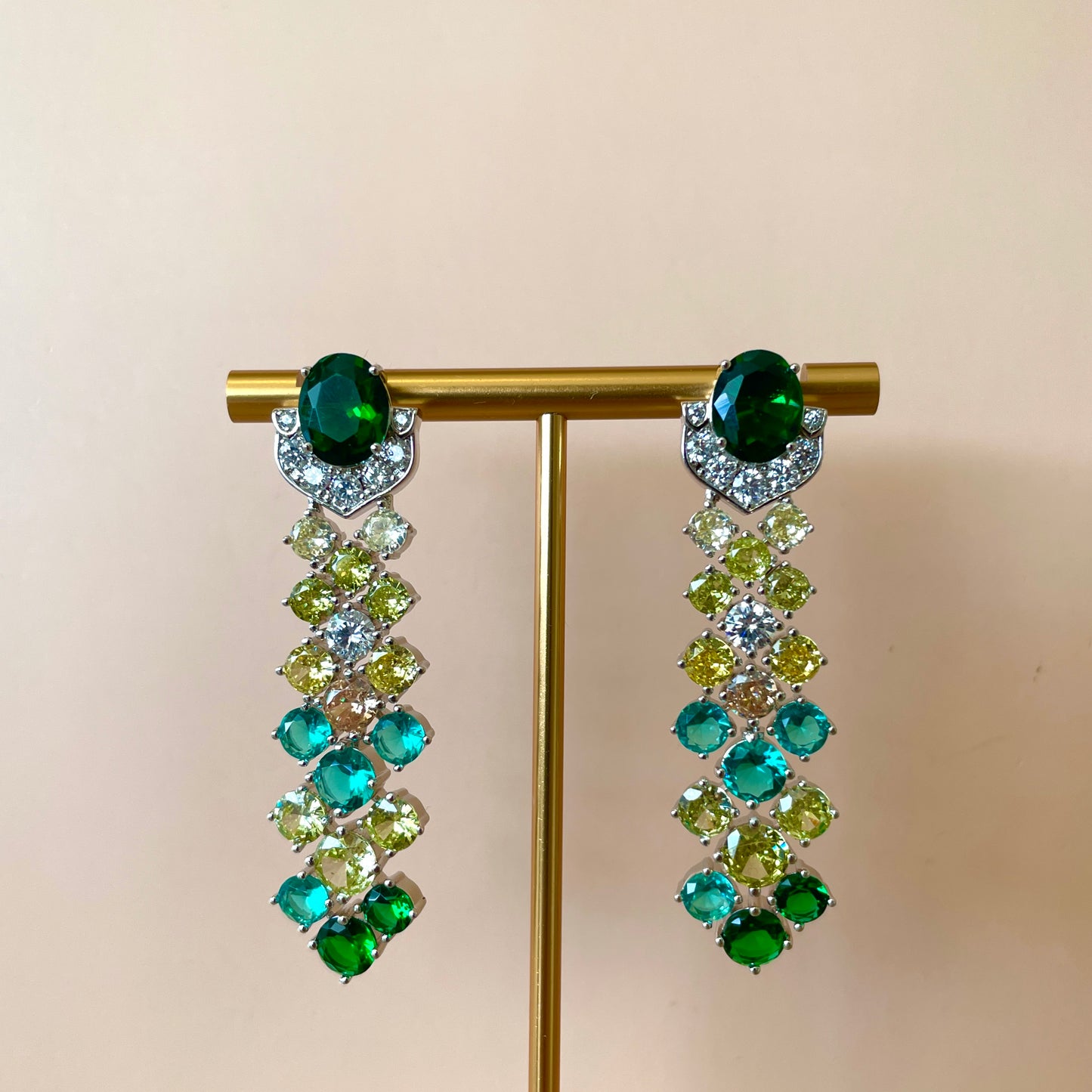 ARETES EMERALD GLOW MIX VERDE
