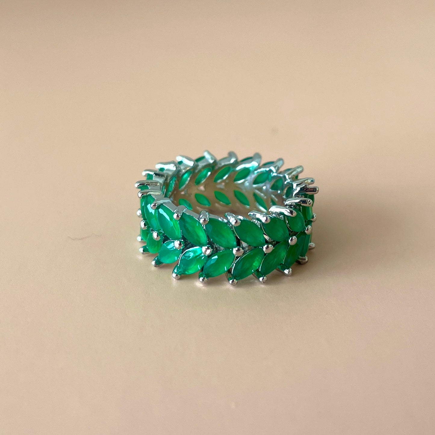 ANILLO ZIRCONIAS HOJA VERDE