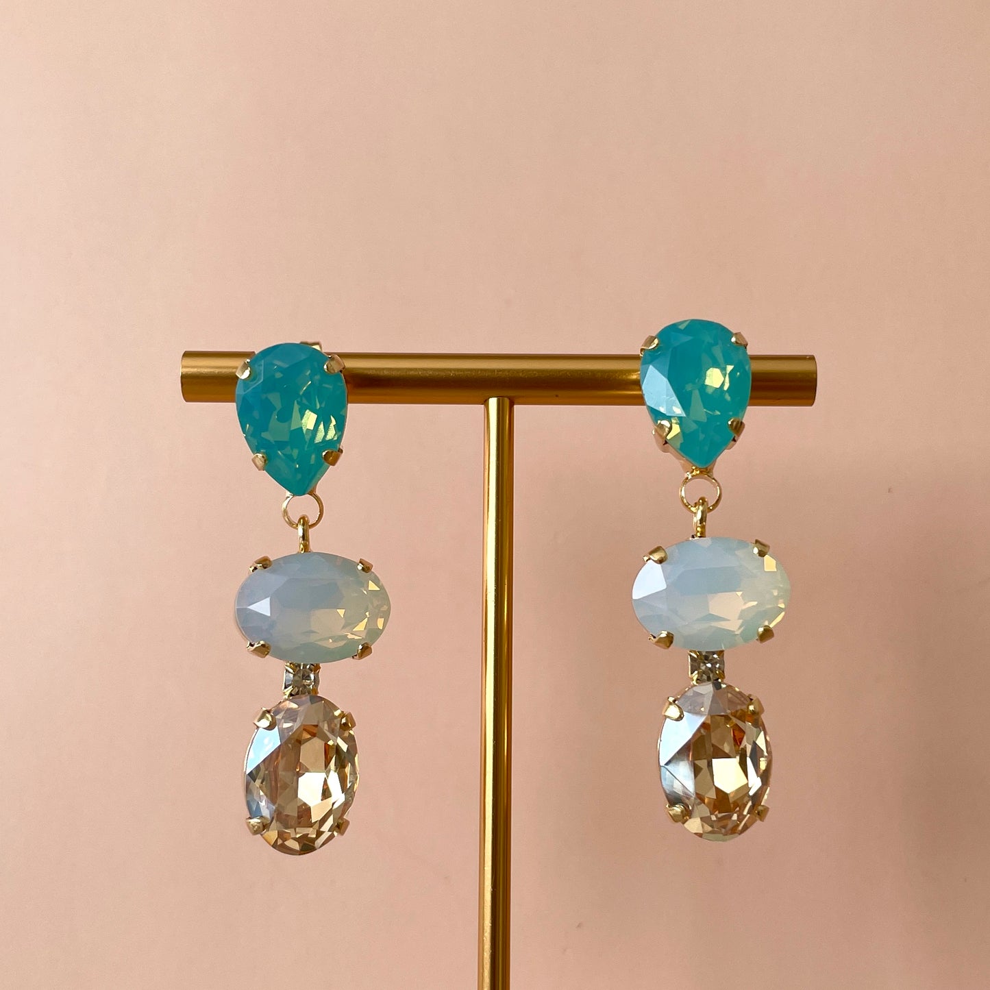 ARETES ROC OVAL GOTA MENTA, OPAL & DORADO