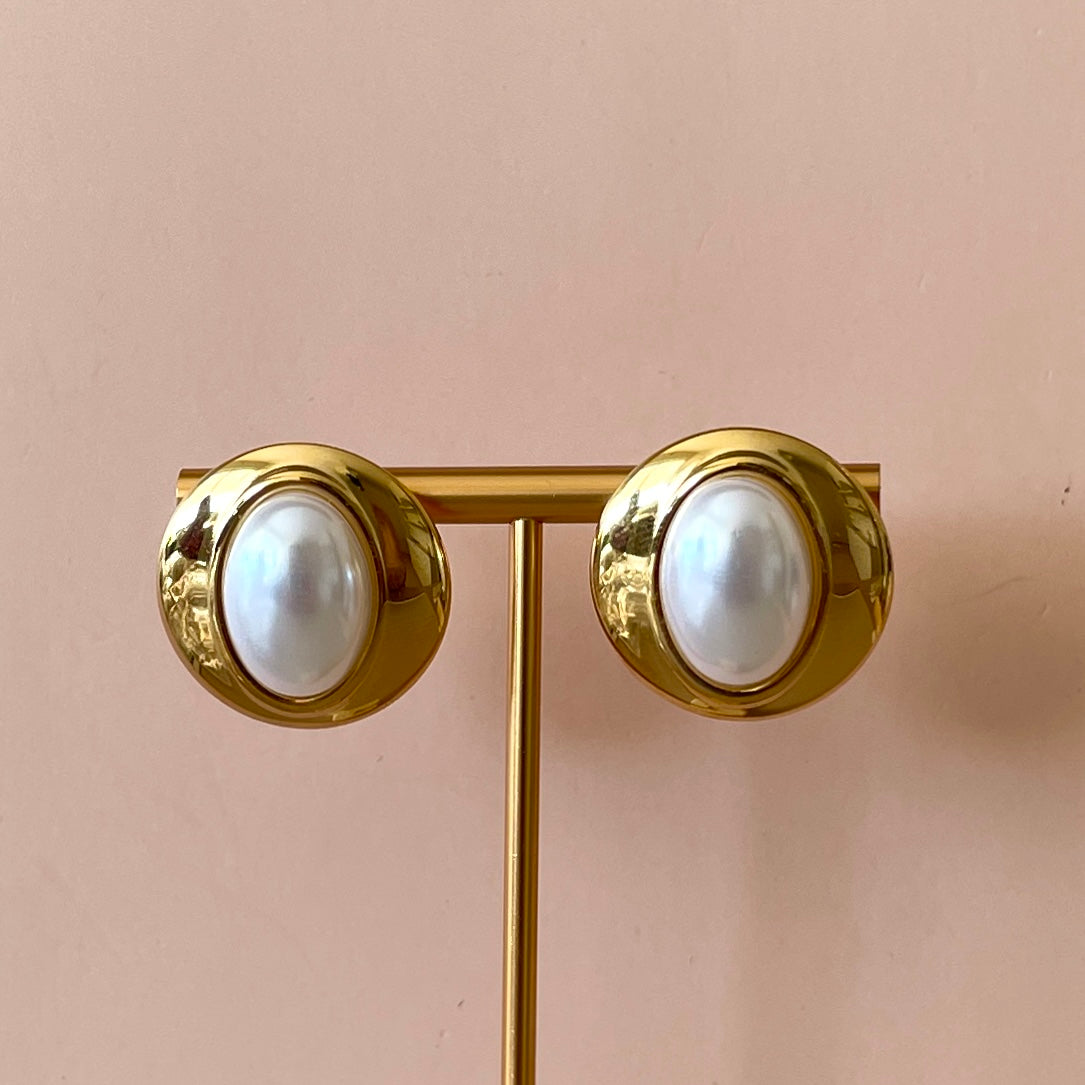 ARETE CIRCULAR CON PERLA OVAL GRANDE