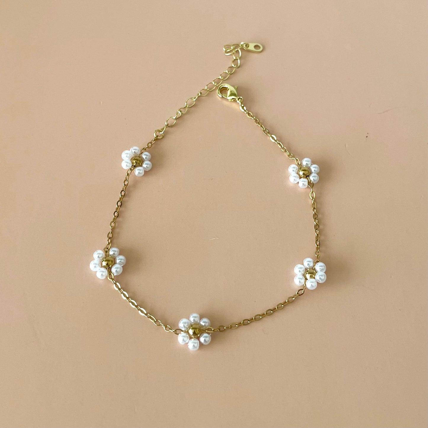 PULSERA CINCO FLORES DE PERLA