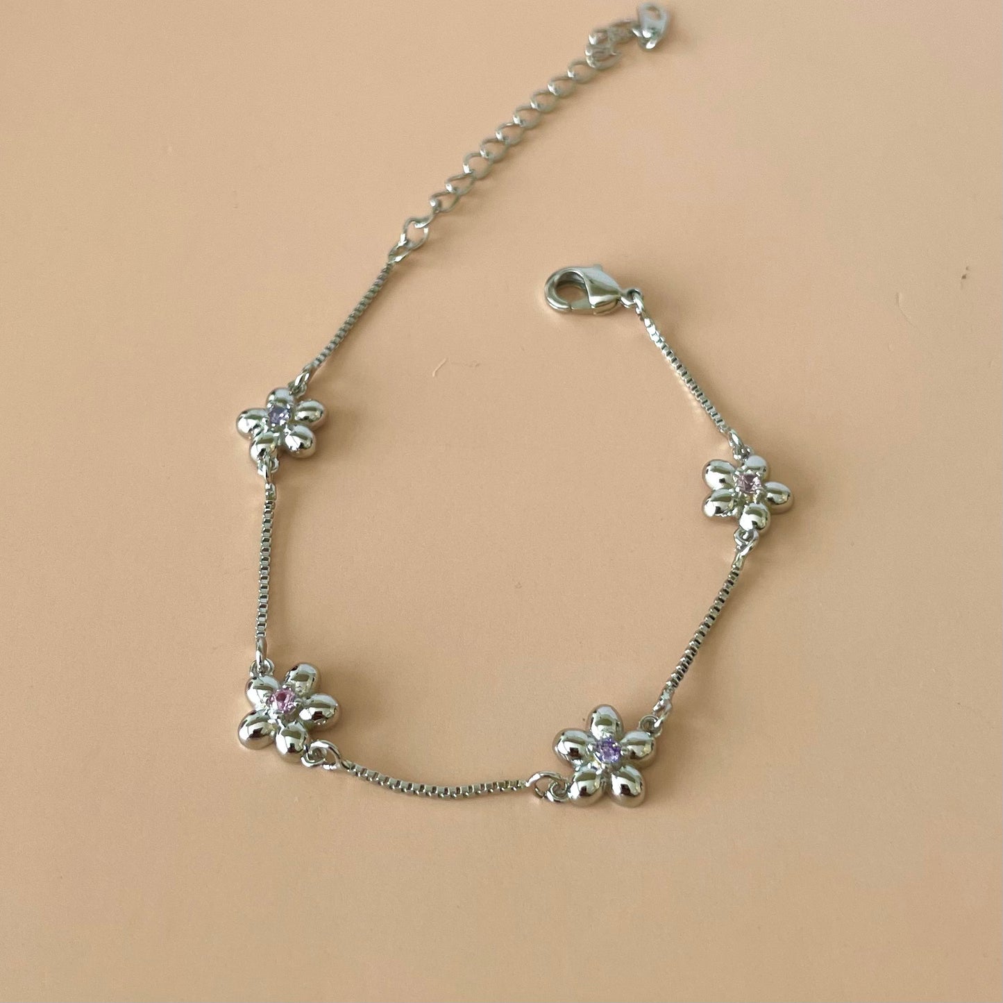 PULSERA CUATRO FLORES SILVER -MORADO