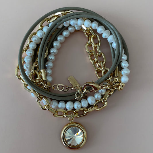 PULSERA AJUSTABLE MADRID PIEL BEIGE CON PERLAS Y CADENA