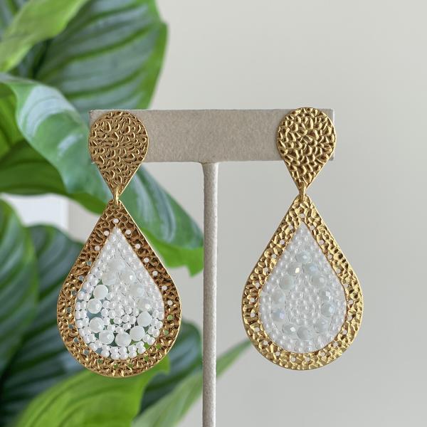 ARETES ALEGRIA DISEÑO MARTILLADO EN GOTA - BLANCO