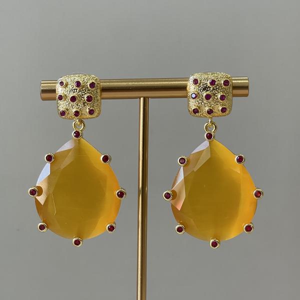 ARETES AMADEA GRANDE - DROP MOSTAZA CRISTAL FUCSIA