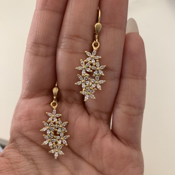 ARETES FLORES CON CRISTAL
