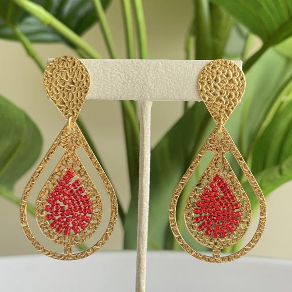 ARETES ALEGRIA DISEÑO MARTILLADO EN GOTA DOBLE - ROJO