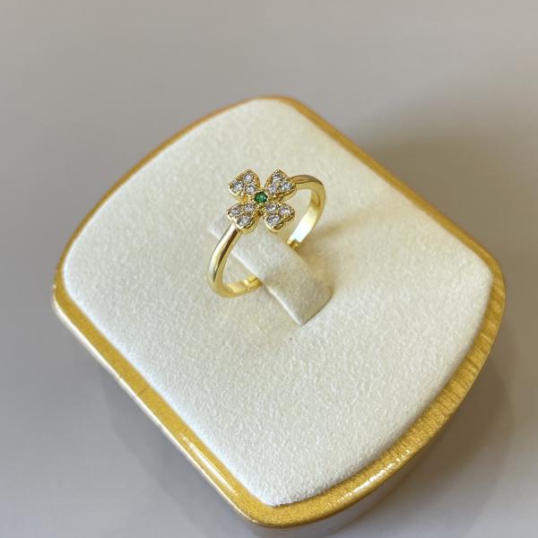 ANILLO DE TREBOL CON CRISTAL