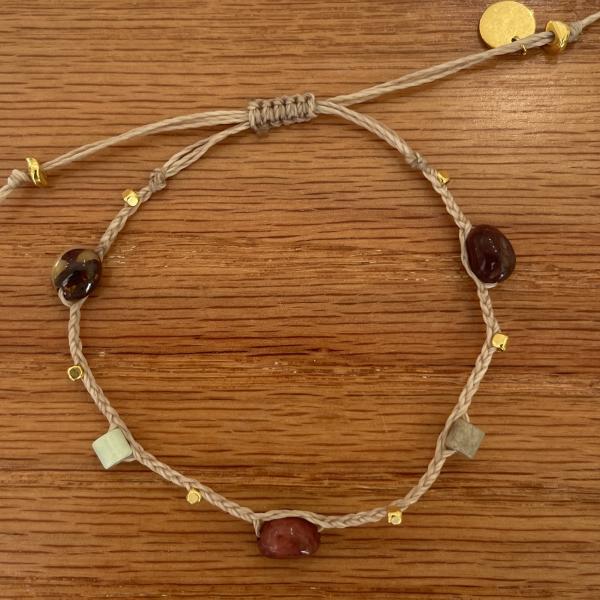 PULSERA NAIRONI CALIDOS HILO BEIGE