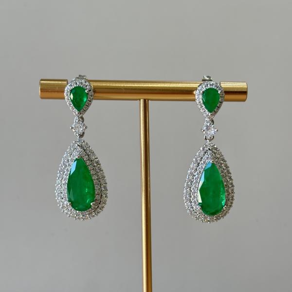 ARETES AMARIS DOS CRISTALES EMERALD