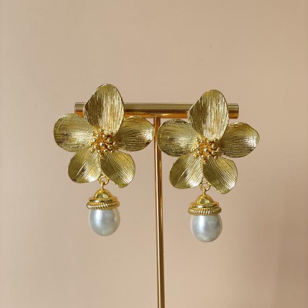 ARETES FLOWER CON PERLA