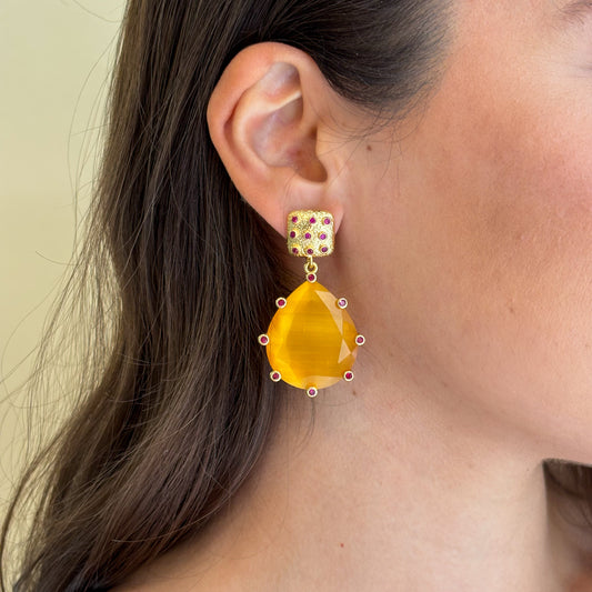 ARETES AMADEA GRANDE - DROP MOSTAZA CRISTAL FUCSIA