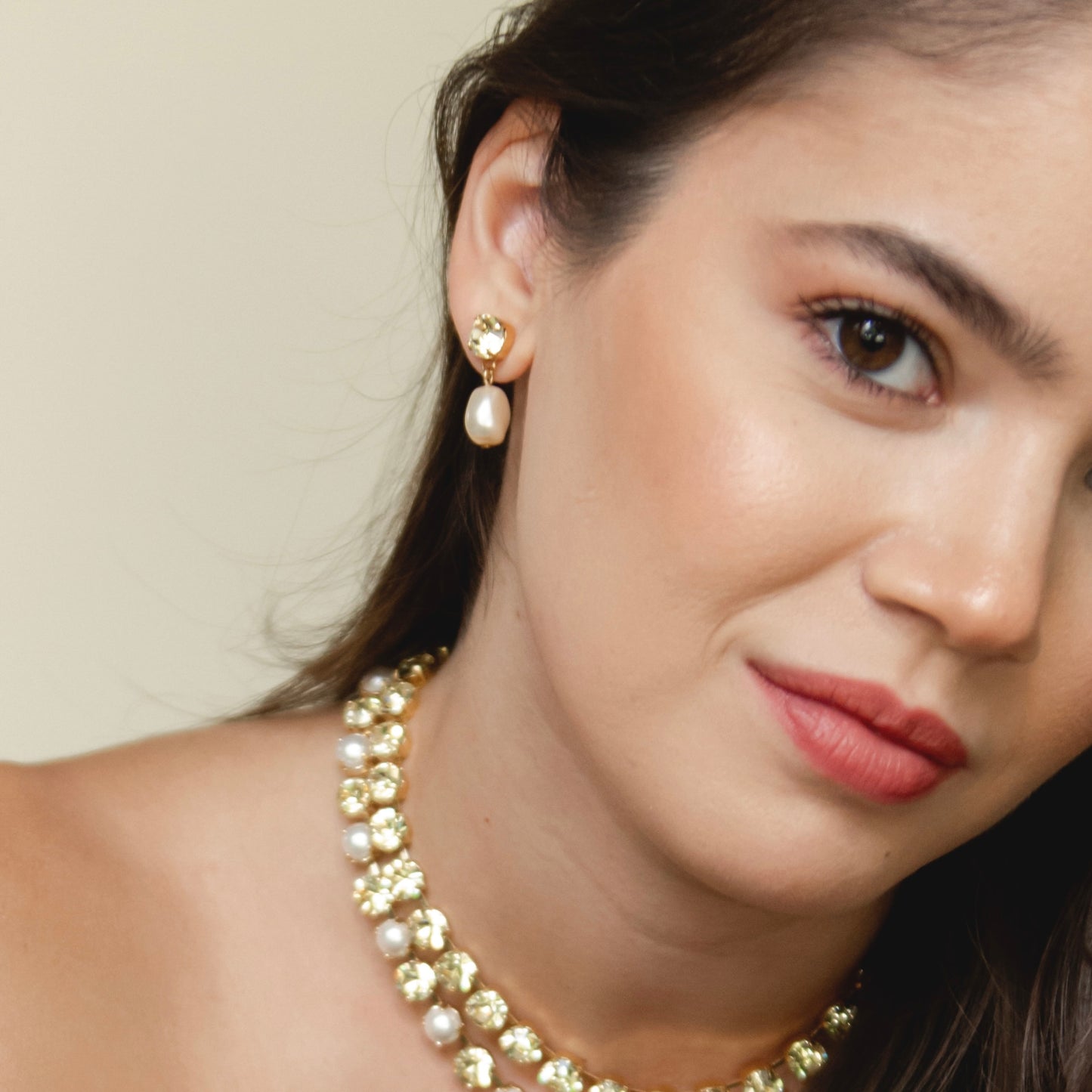 ARETE MINI PERLA CON CRISTAL AMARILLO