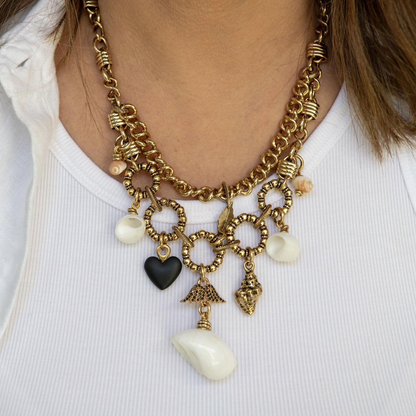 COLLAR LOVE AND THE SEA