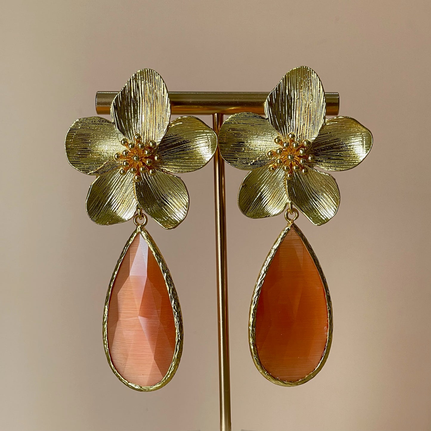 ARETES FLOWER -CORAL