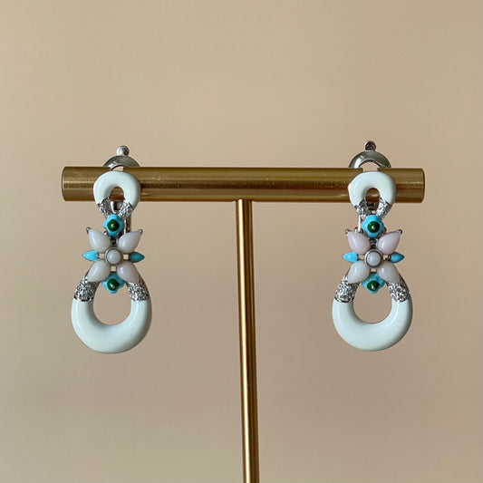 ARETES FLOWER ESMALTADO BLANCO