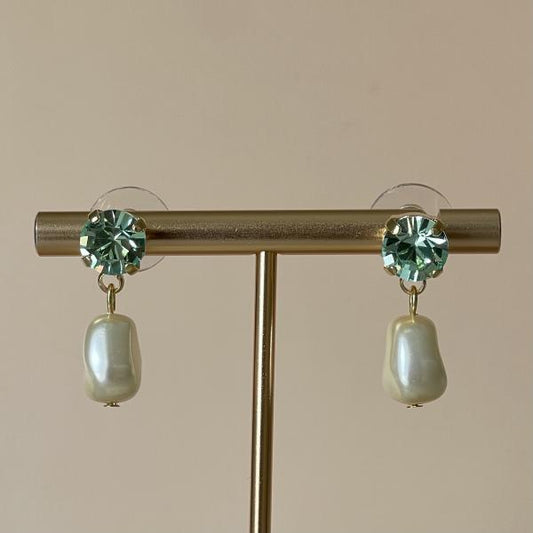 ARETES MINI PERLA CON CRISTAL VERDE