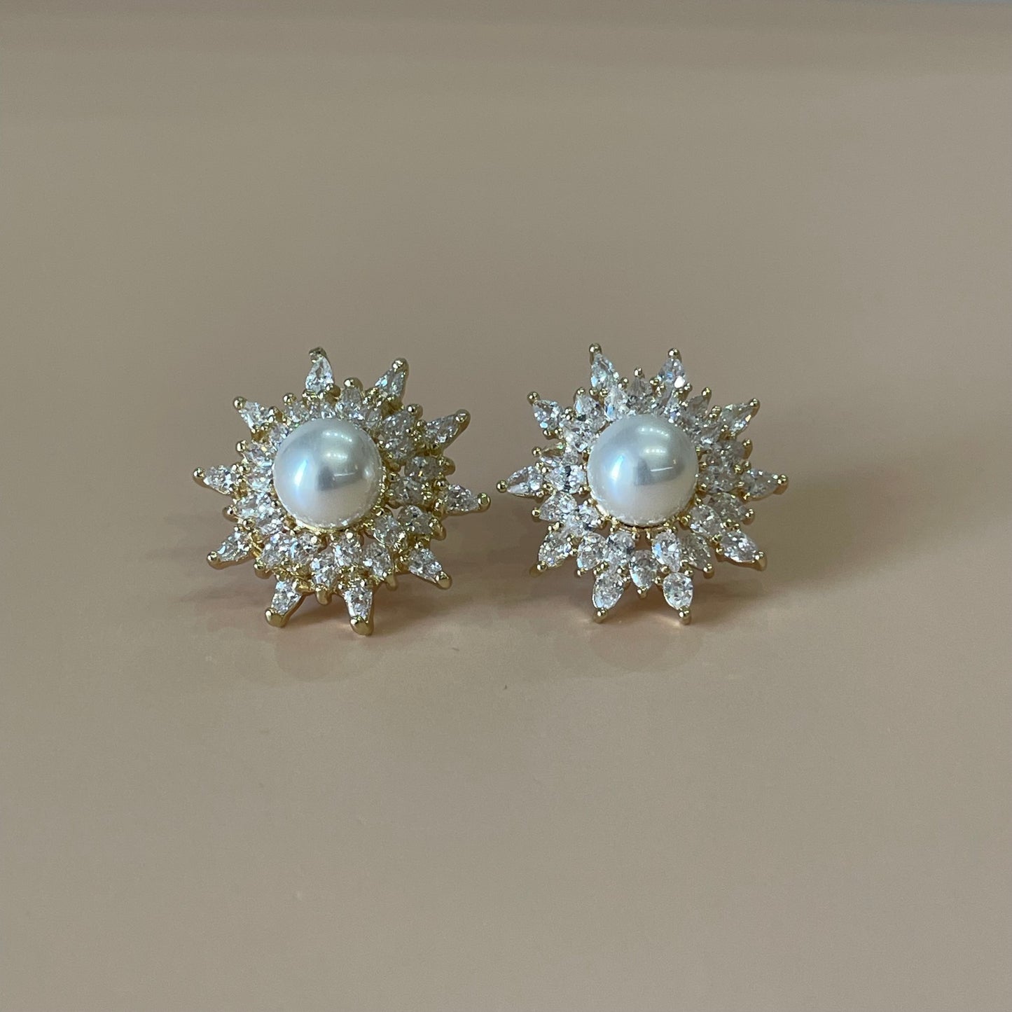 ARETES CON PERLA Y CRISTAL