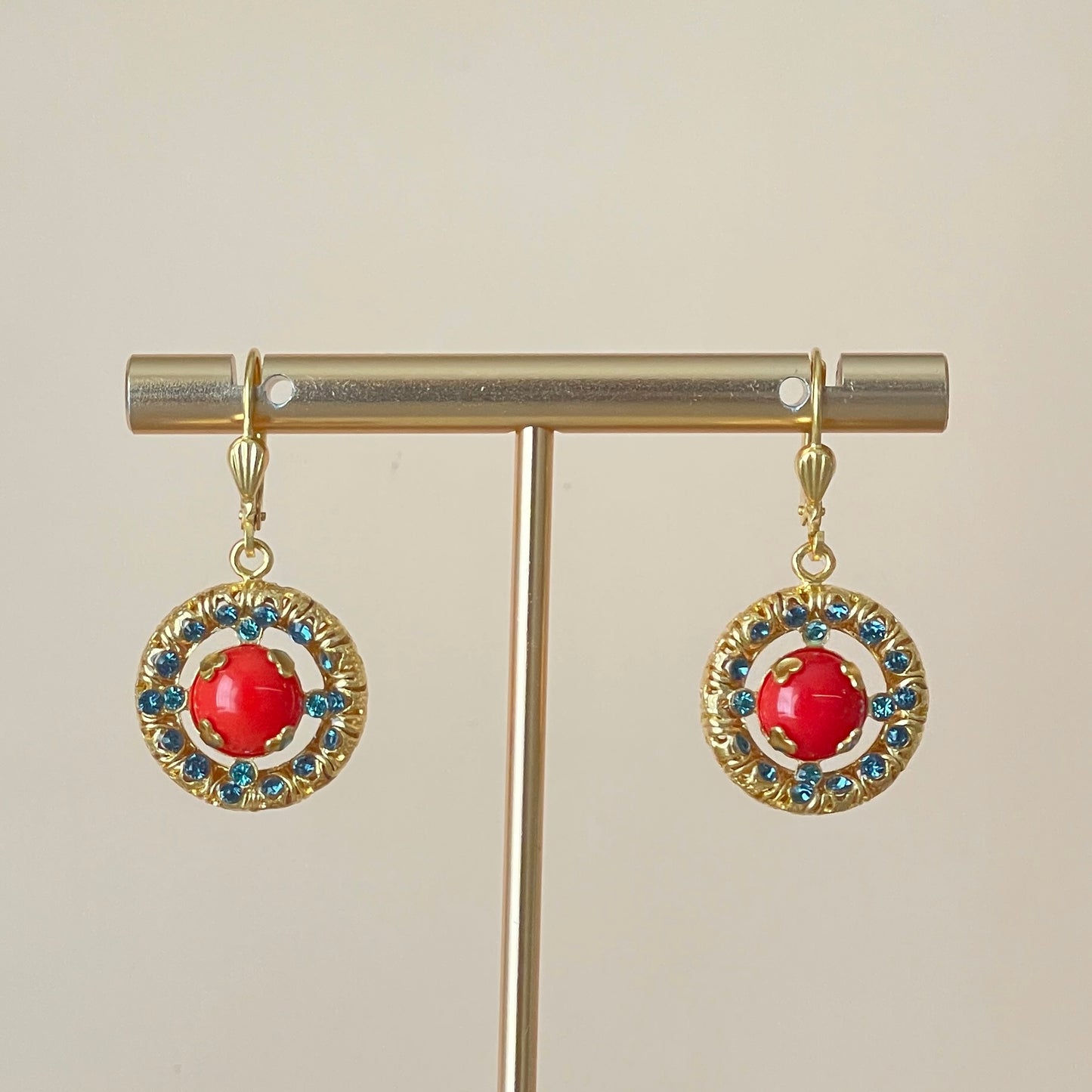 ARETES VERTIS ROJO