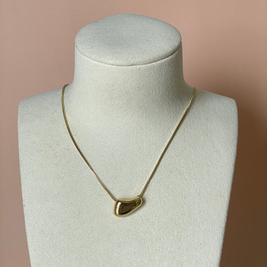 COLLAR  DIJE CON FORMA GOLD
